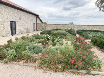 Parc fleuri au domaine de Mazerolles en Haute-Vienne