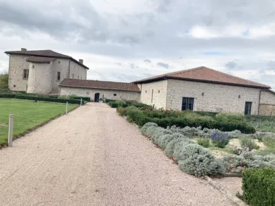 Vélo autour du domaine pour les enfants sur environ 900 mètres