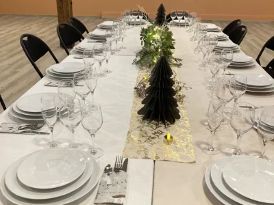 Vaisselle, tables, chaises